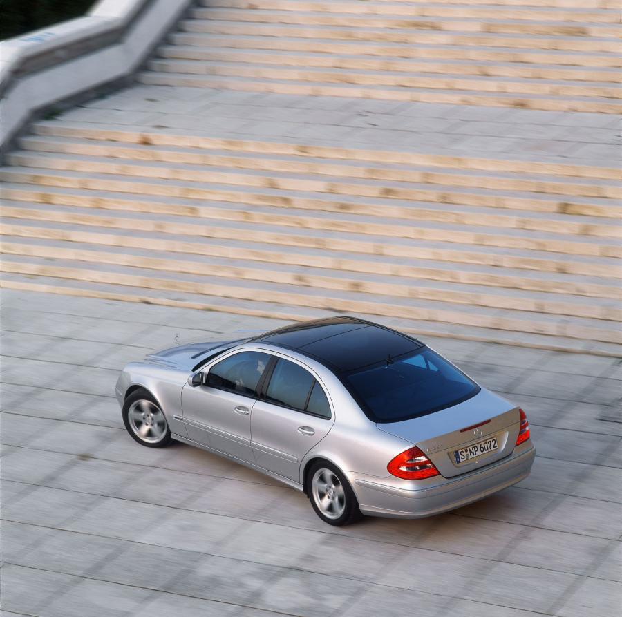  Mercedes-Benz E-Class 2002 года  (фото 415 из 448)